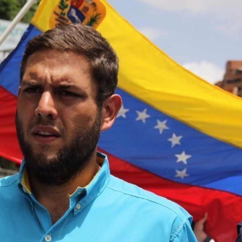 MBMartinezR's tweet photo. Hoy se cumplen 5 años de la injusta e ilegítima prisión de nuestro hermano @JuanRequesens. Juan es testimonio de entrega y compromiso con Venezuela, con la convicción y los valores por delante, no nos rendimos, nuestra lucha diaria también es por su libertad. https://t.co/tnaB5JxaRk