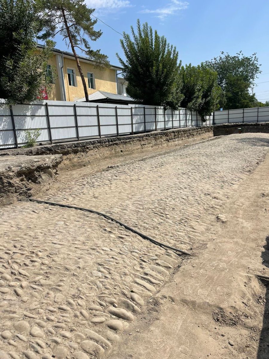 EUinKyrgyzstan's tweet photo. In ancient town of #Uzgen, once an important hub on the #SilkRoad, we are planning to rehabilitate the old #water and wastewater network and lay around 80 km of new water and wastewater pipes. 

#EU4KG #EU4Water https://t.co/qPPYkOS6rk