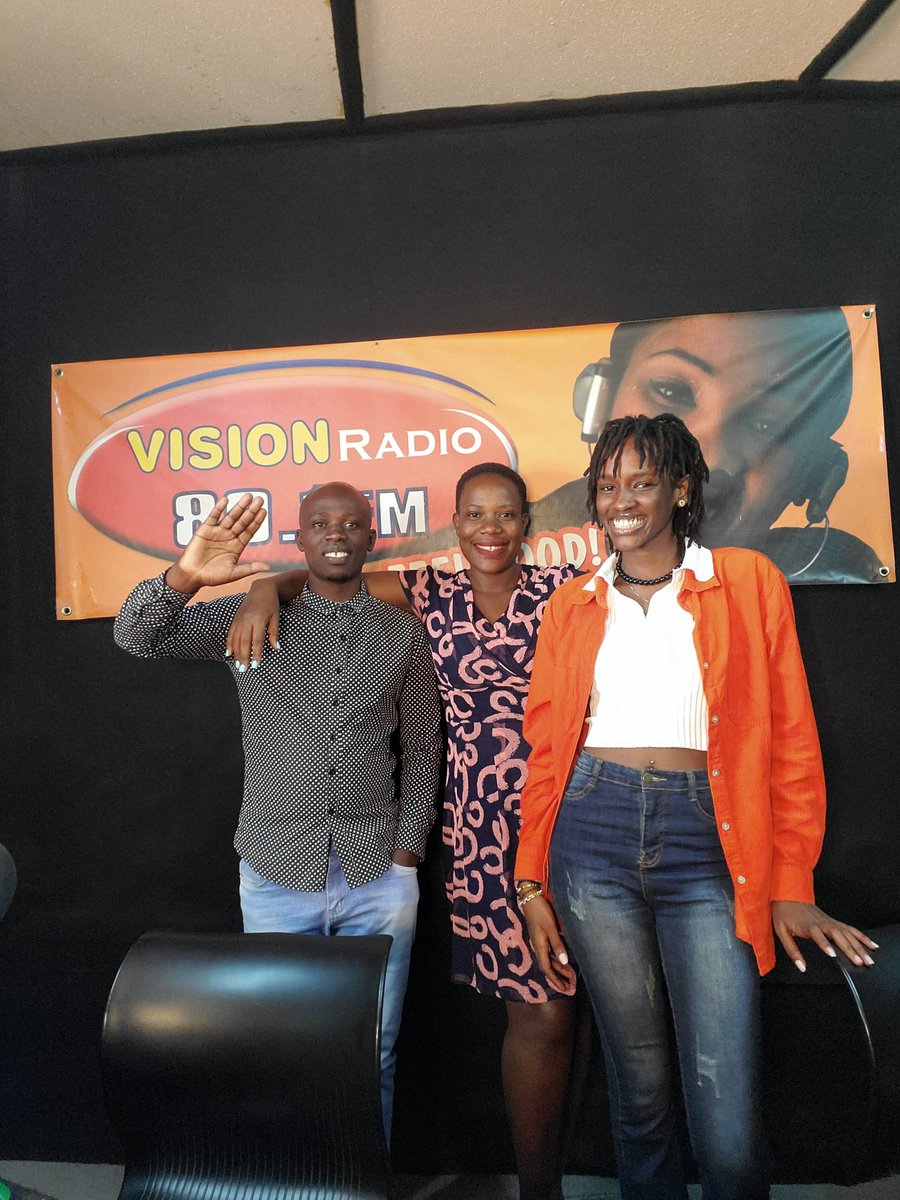 ON AIR: The #VisionXpress with <a href="/ivaniug/">Ivan Niwagaba</a> , <a href="/trypheentrybel1/">trypheen asiimire</a> and <a href="/kuku_jonah/">Kuku 2.0</a> : 🎧🎼🔥

Where are you tuned in from this evening and what song do you want us to play for you on air?🤗

#VisionXpress #VisionRadioUG 🇺🇬