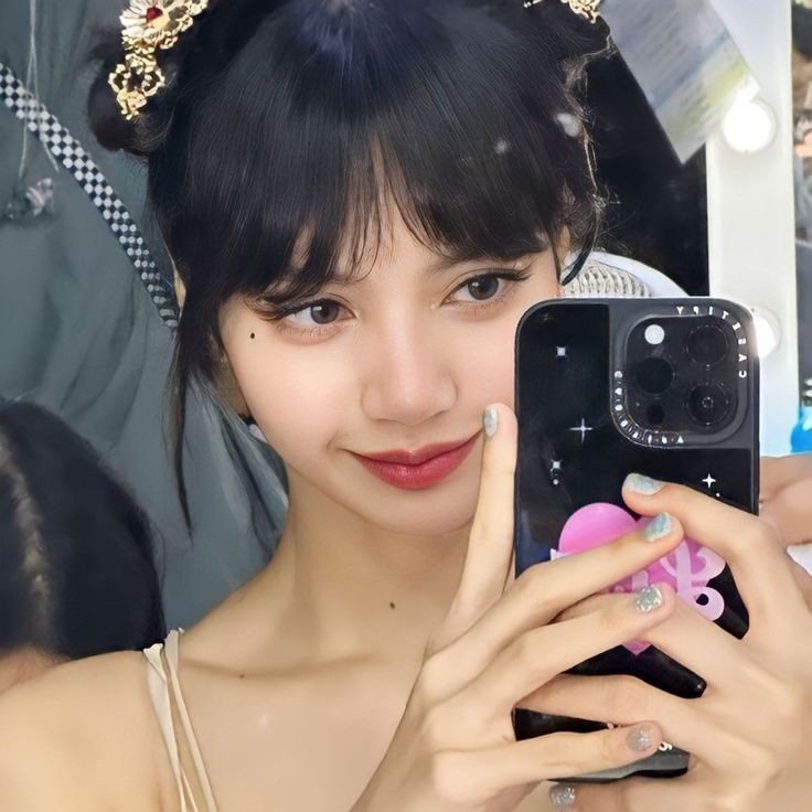 7 năm trước ra mắt dưới tư cách thành viên BLACKPINK lúc ấy chưa có nhiều người biết đến chị. 7 năm sau nhờ sự kiên trì và tài năng của minh Lisa đã trở thành idol nổi tiếng toàn cầu khẳng định vị thế của bản thân 

7YEARS DEBUT LISA
#7YearsWithBLACKPINK