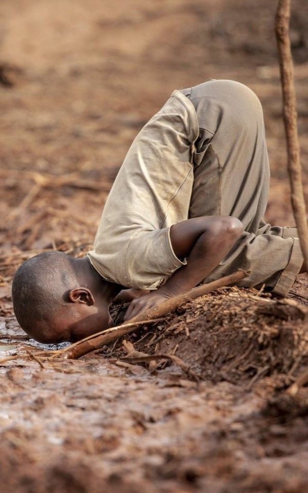 Faith000001's tweet photo. Water is life. 

How broken does life have to be for you to get your life on your knees. 

How unreal is the world that we can't even access the basics,
the life, the water.

I don't wanna live in a broken hearted world. 

Never take what you have for granted. 

💔 https://t.co/oFmYc0x3aw