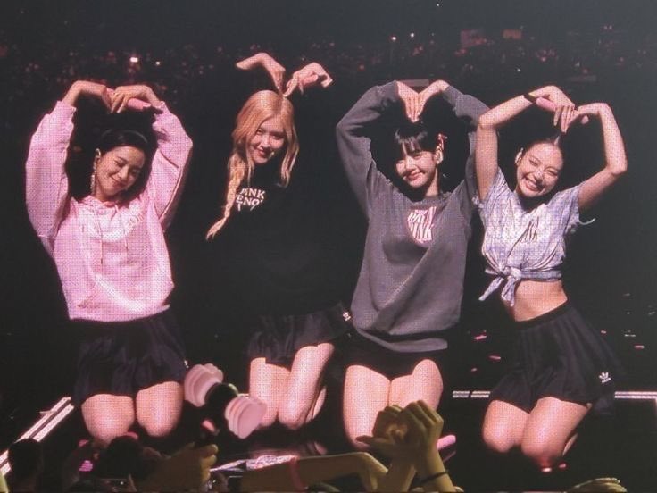 ROSEUPDATES_'s tweet photo. happy seven years with blackpink and rosé 🤍

ALWAYS WITH BLACKPINK
#7YearsWithBLACKPINK
#FOUReverWithBlackpink
#일곱살_블랙핑크_일평생_함께할게 https://t.co/6weX99lXSJ