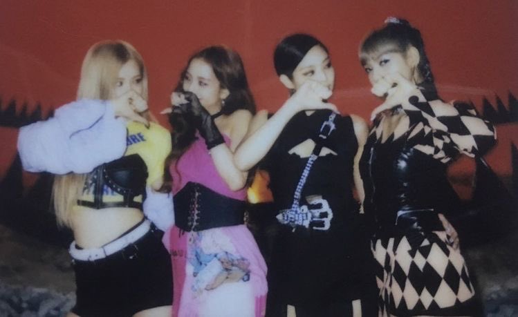 ROSEUPDATES_'s tweet photo. happy seven years with blackpink and rosé 🤍

ALWAYS WITH BLACKPINK
#7YearsWithBLACKPINK
#FOUReverWithBlackpink
#일곱살_블랙핑크_일평생_함께할게 https://t.co/6weX99lXSJ