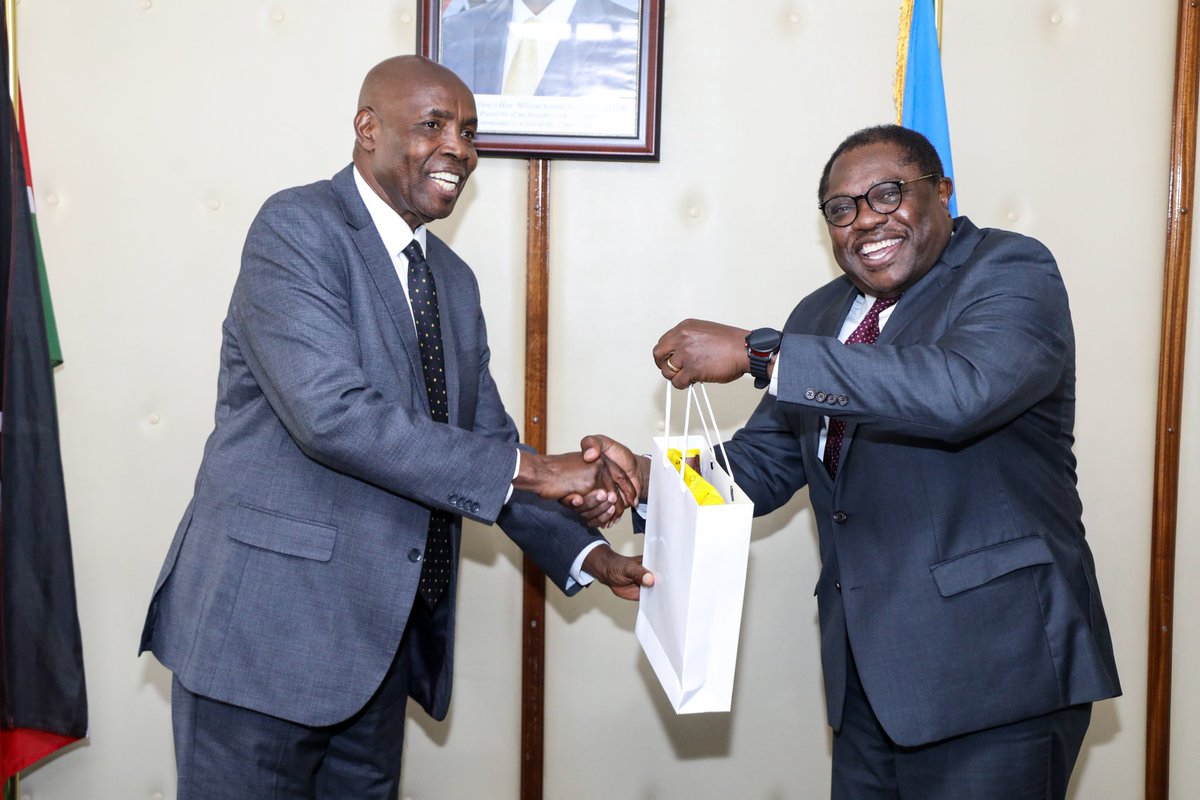 EduMinKenya's tweet photo. CS Machogu said the government has increased national budget from 2billion to 5billion to cater for vulnerable children in ASAL areas, urban informal settlements and from food insecure households in Kenya.
#SchoolfeedingProgramme https://t.co/8L64ax3q4I