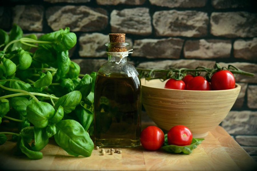 Healthy Recipes inspiration again! Drizzled, poured, sprayed, or dipped, characteristics of the olive oil chosen for this specific recipe. Visit - evoopremo.com/?post_type=pro…… for more.. #oliveoil #healthy #olive #naturaloil #Evoopremo