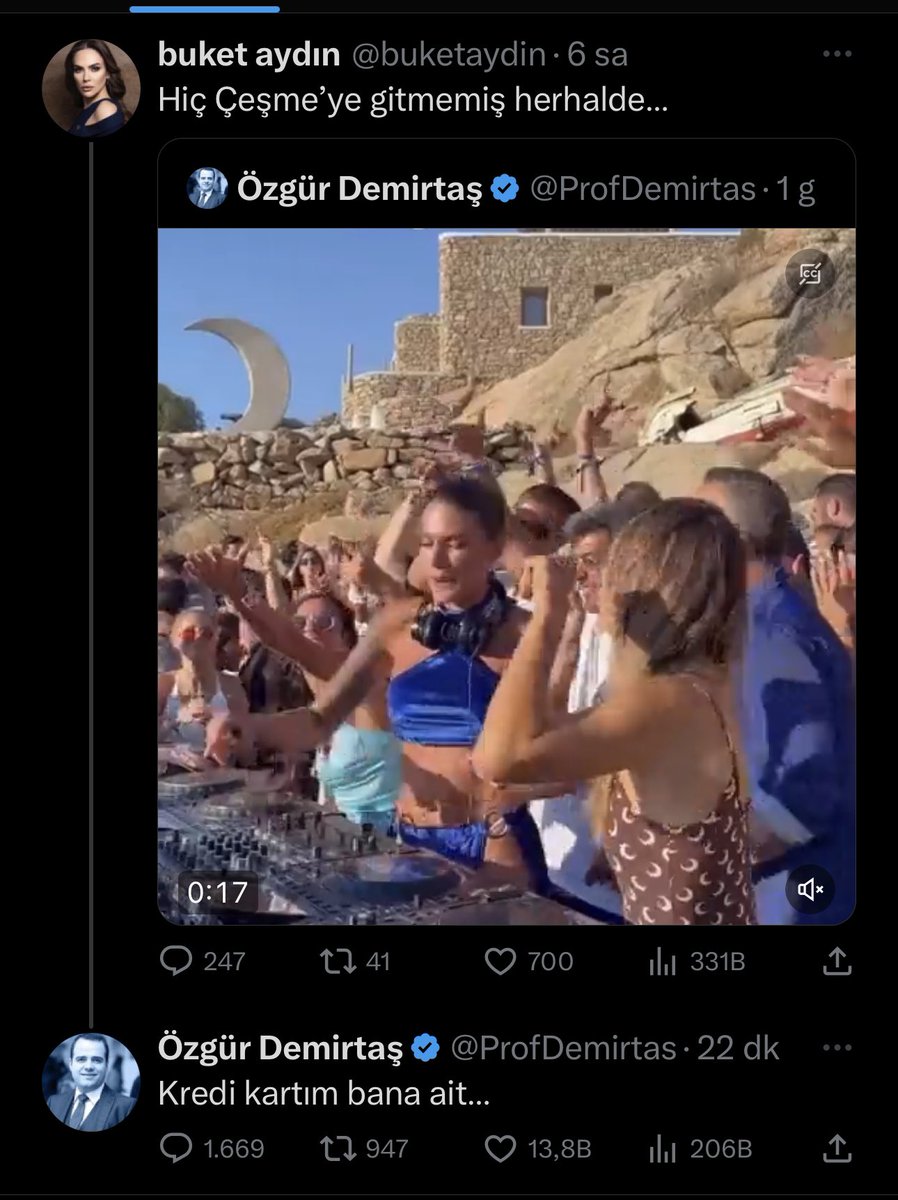 Buket Aydın, Özgür Demirtaş’ın Çeşme videosuna ‘Hiç Çeşme’ye gitmemiş herhalde’ yorumunu yaptı. 

Demirtaş ise Aydın’ın bu yorumuna ‘Kredi kartım bana ait…’ diye cevap verdi.