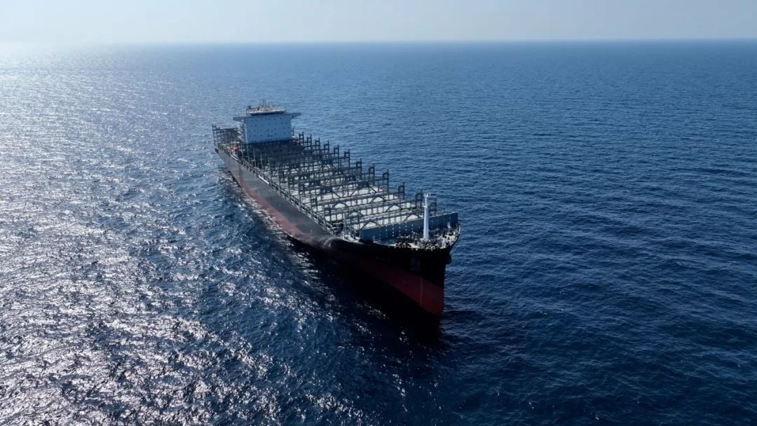 SWS hands over two eco-friendly 7,000 TEU boxships to X-Press Feeders buff.ly/45jXUQu #maritime #shipping #shipbuilding