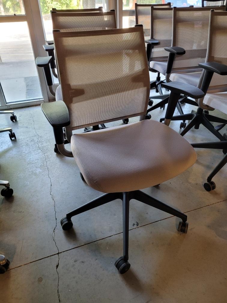 TOPSTEXAS's tweet image. Several new-to-you models of used office chairs arriving now!
