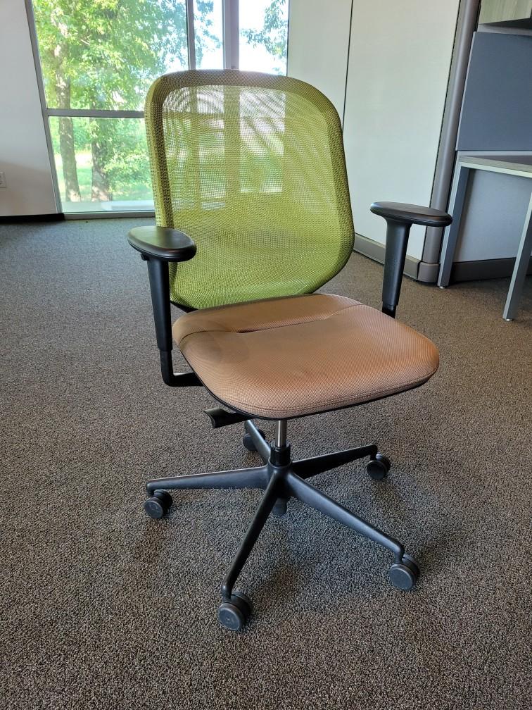 TOPSTEXAS's tweet image. Several new-to-you models of used office chairs arriving now!