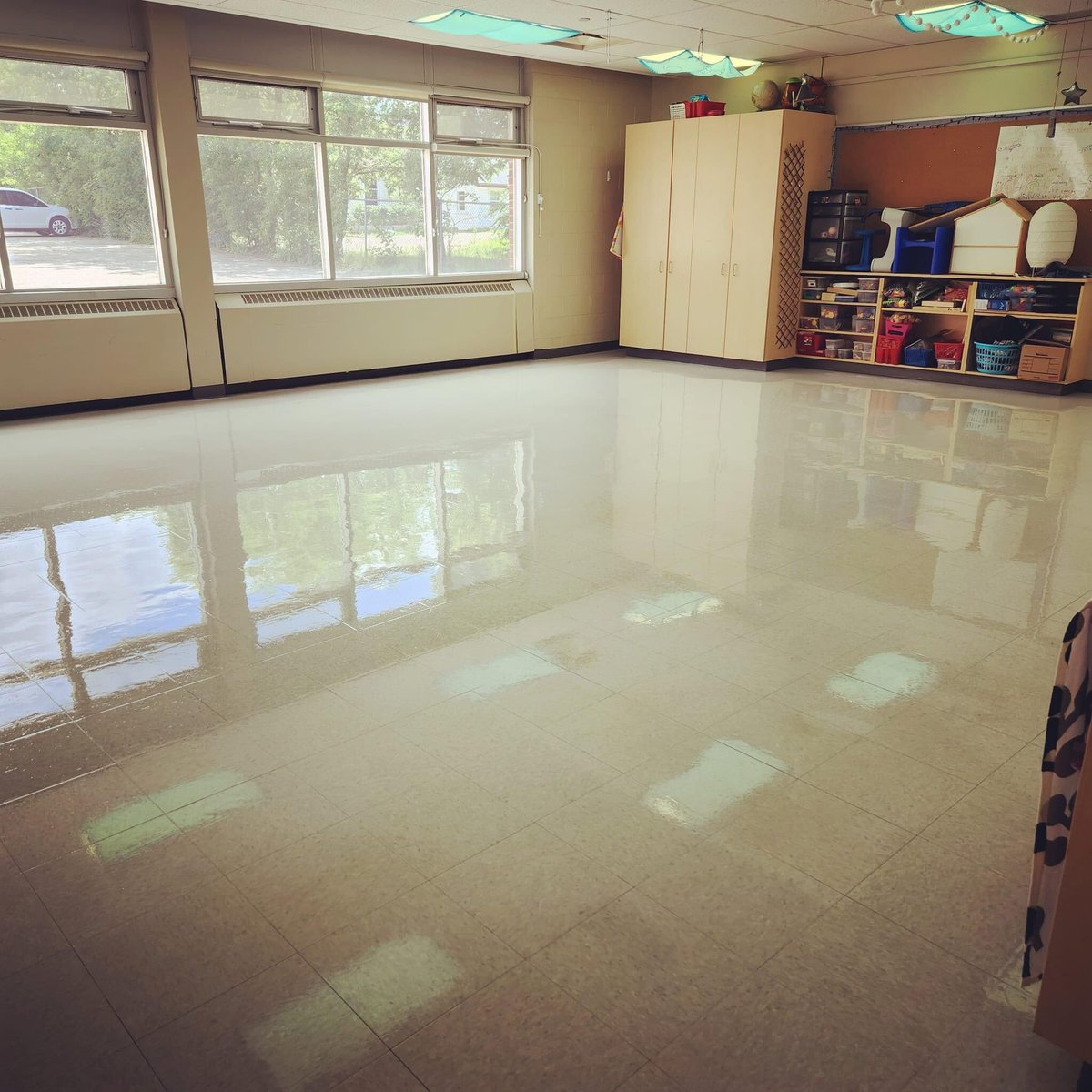 SHFlames's tweet image. Thank you to our amazing custodians Terri &amp;amp; Romeo!  Our school looks amazing!