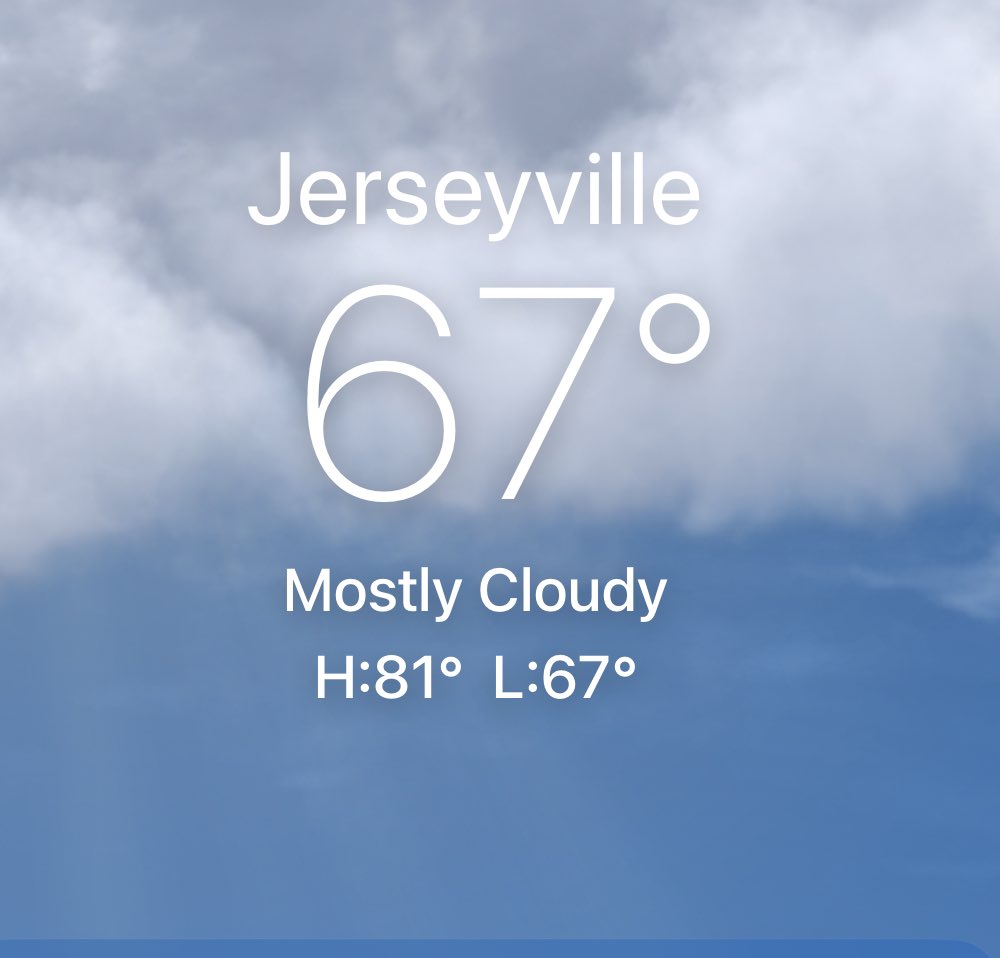 Day 1 of fall sports in Illinois! We also have a light drizzle. Feels like October, but I’ll take it!