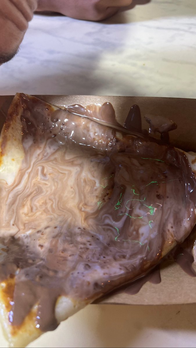 PatrickAdemo's tweet image. J’ai commandé une crêpe au nutella, on m’a servi ça 
Je suis perplexe