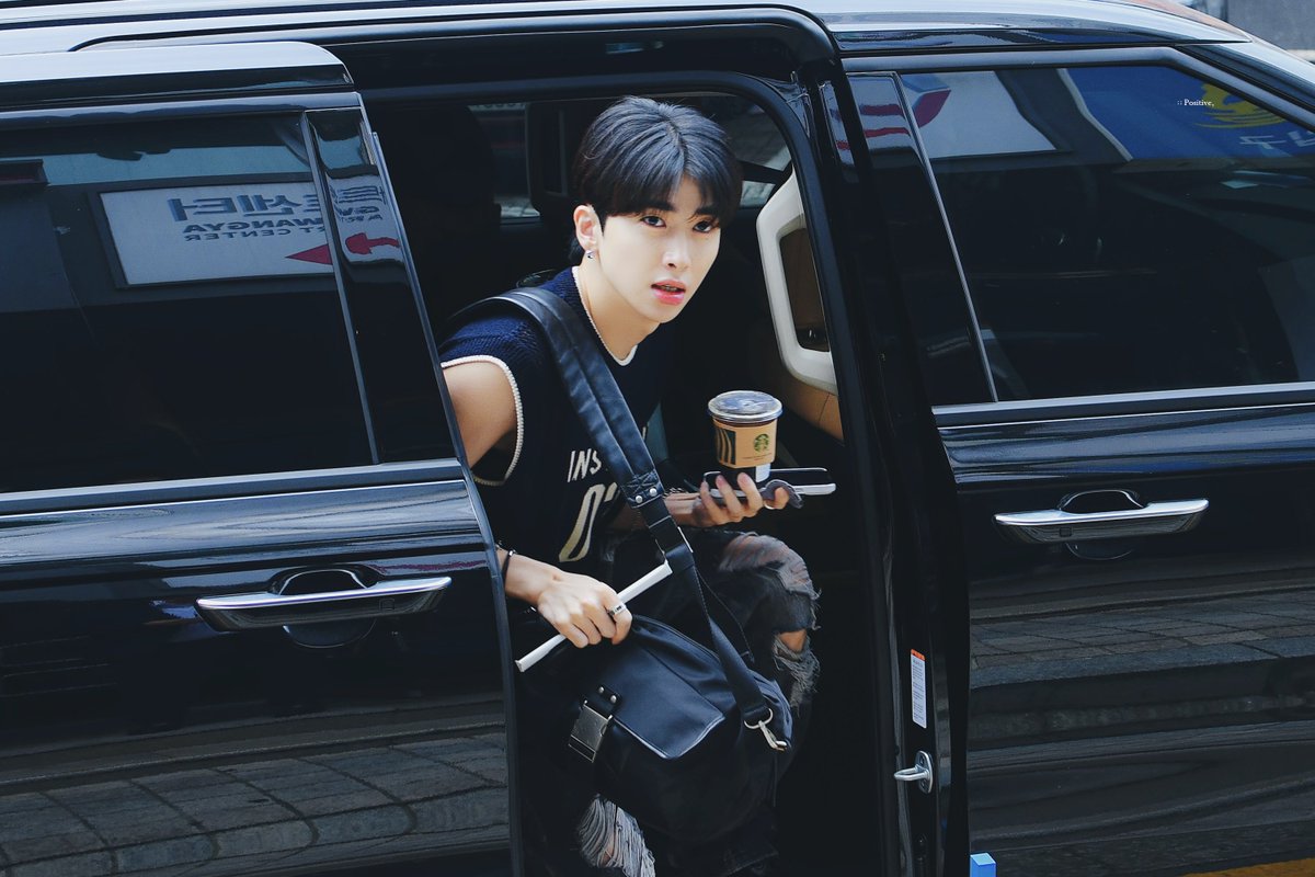 positive981213's tweet photo. 230806 HQ.

멋지게 내려서 베시시☺️

#이동열 #LEEDONGYEOL #イドンヨル https://t.co/6nxYroS5ck