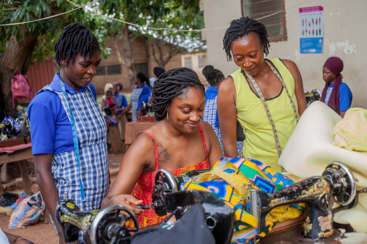InfoNubuke's tweet photo. Our August resident, Evonne Opoku, spent her first week of her residency researching by visiting and engaging with weavers in Wa and Nadowli to learn more about the history and culture of the weaving traditions of the Upper West. https://t.co/hhNSwRHZB2