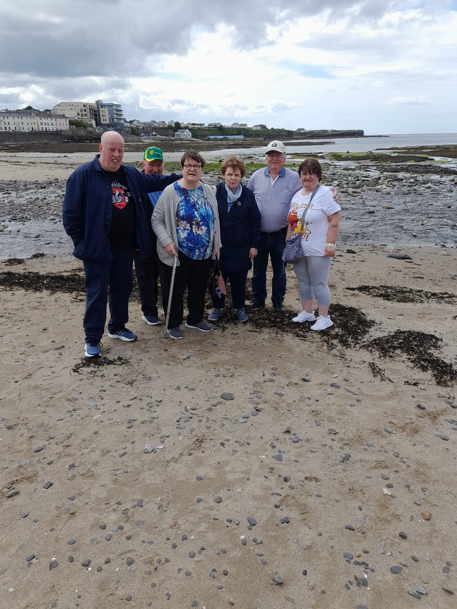 PFTweets's tweet image. The people from the Positive Achievers group in Newry love their annual summer visit to Bundoran. This time, as well as enjoying the amusements and walks on the beach, they bumped into country star Eamonn Jackson. #Bundoran #Donegal #AchievingDreams #TransformingLives