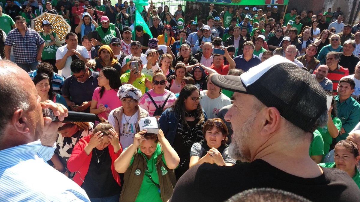 Anusateok's tweet photo. ¡Vamos #Tucumán!

💚 Rodolfo "Rody" Aguiar, candidato a Secretario General de ATE Nacional por nuestra Lista Verde ANUSATE, estuvo esta semana en Tucumán donde participó del acto de cierre de campaña de una de las listas que compiten en esa provincia.

👉🏽 https://t.co/khH9BmnfHO https://t.co/ZECmJ8g7R1