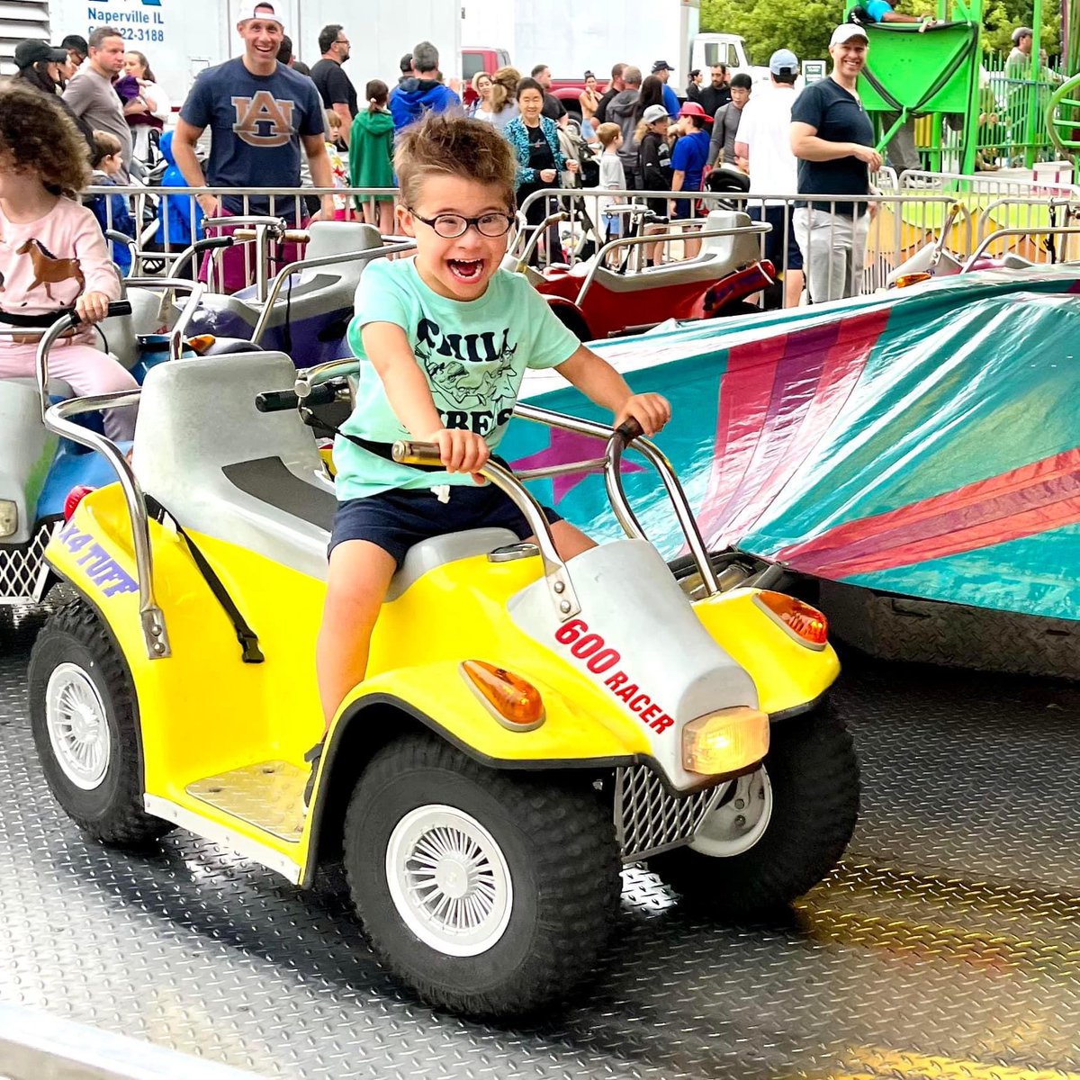 DanVosnos's tweet image. happiness is: a ride at the carnival 🎡

#inclusion #uniquelearner #GenerationG