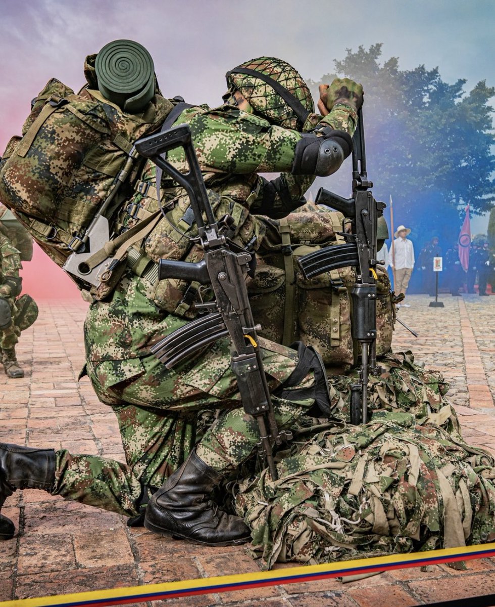 FavertGanan's tweet photo. #DíaDelEjército Gloria al Soldado! Gracias por siempre estar ahí @COL_EJERCITO los Colombianos siempre estaremos muy agradecidos, Dios los Bendiga. https://t.co/d2yQ54yPFD