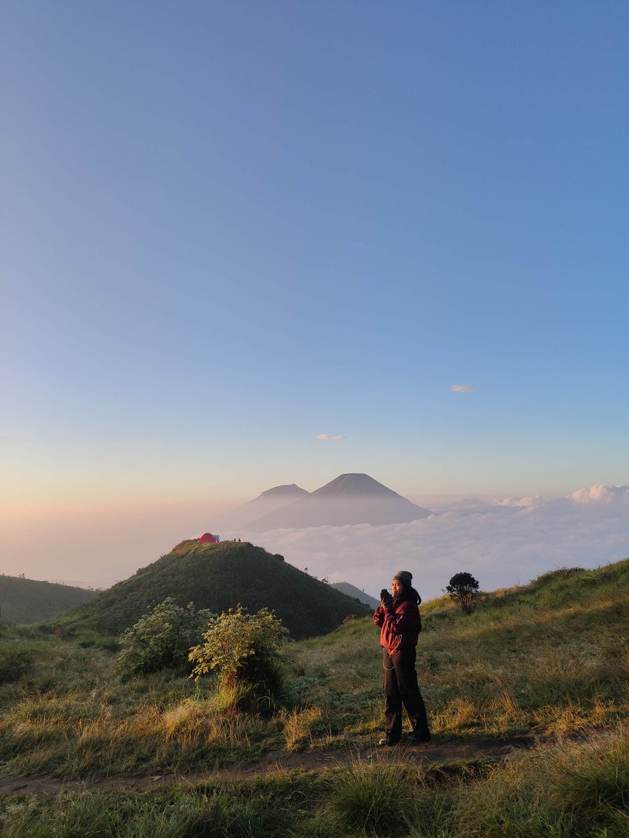aldyputraA's tweet photo. @convomf Gunung Prau https://t.co/0Rj0dh5zxY
