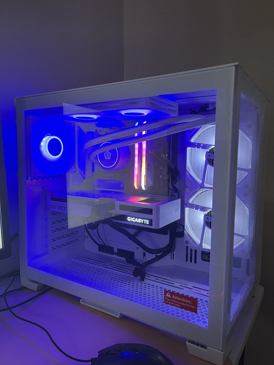 ✨SHE IS HERE✨ 

i’m so ready to put about 8177 hours into disney dreamlight valley &amp; maybe i’ll actually get good at LoL???

 the ravens watch parties r gna level up 

thank you ever so much to <a href="/BusyBuilds/">BusyBuilds</a> for building this beautiful creation. it’s so pretty!!