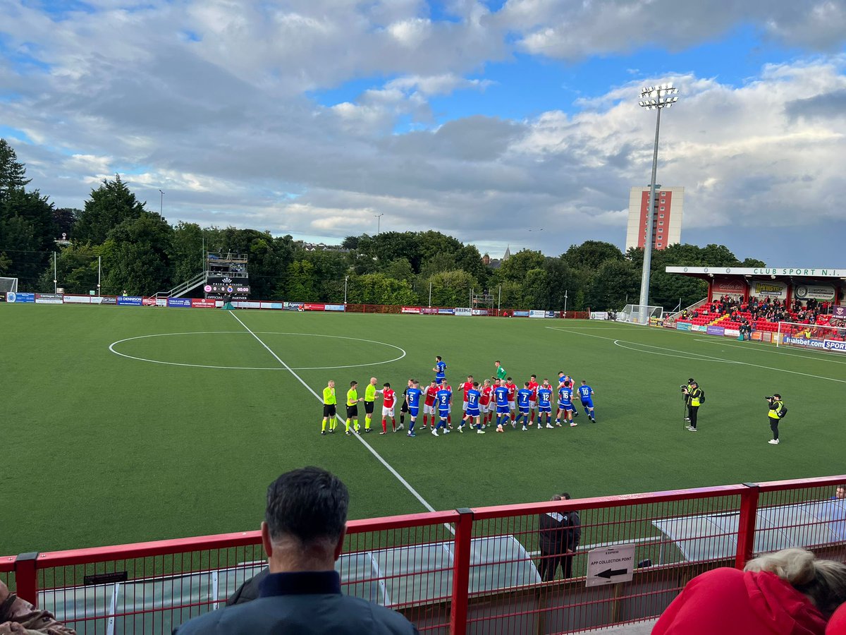ourfootballdays's tweet photo. Belfast tonight watching last year's Northern Ireland Premier League Champions @larnefc

Back in Manchester tomorrow heading to @WTFC1946 to watch the mighty Shakers @buryfcofficial 

#buryfc #shakers #larnefc #belfast #mufc #ourfootballdays #groundhoppers https://t.co/EWXs9WLxEn