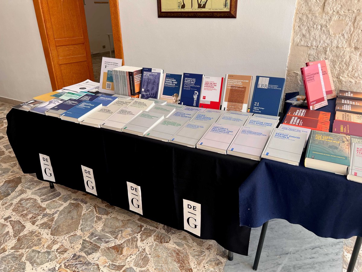 🌞 July is a big month for Biblical Studies – conferences in Pretoria, Syracuse and Vienna! <a href="/degruyter_TRS/">De Gruyter Religion ➡️ @dgb-relbibtheo.bsky.social</a> have been busy meeting authors and taking nice photos along the way.