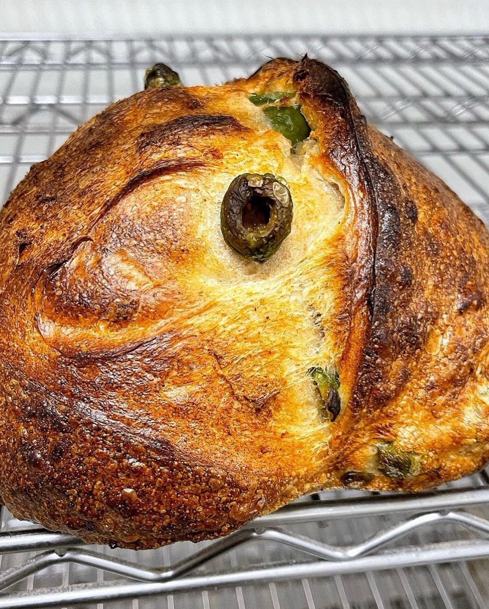 RizeUpBakery's tweet image. Olive This Olive That has a special place in our bread-loving hearts! You can find our loaves here (including UBE on Sat) 3 days a week (Fri/Sat/Sun)!! 🫒🍞⁠
⁠
Drop by, check them out, buy some bread, and tell them how much we love them for us!! 🫶🏾 

#olivebread #sourdough