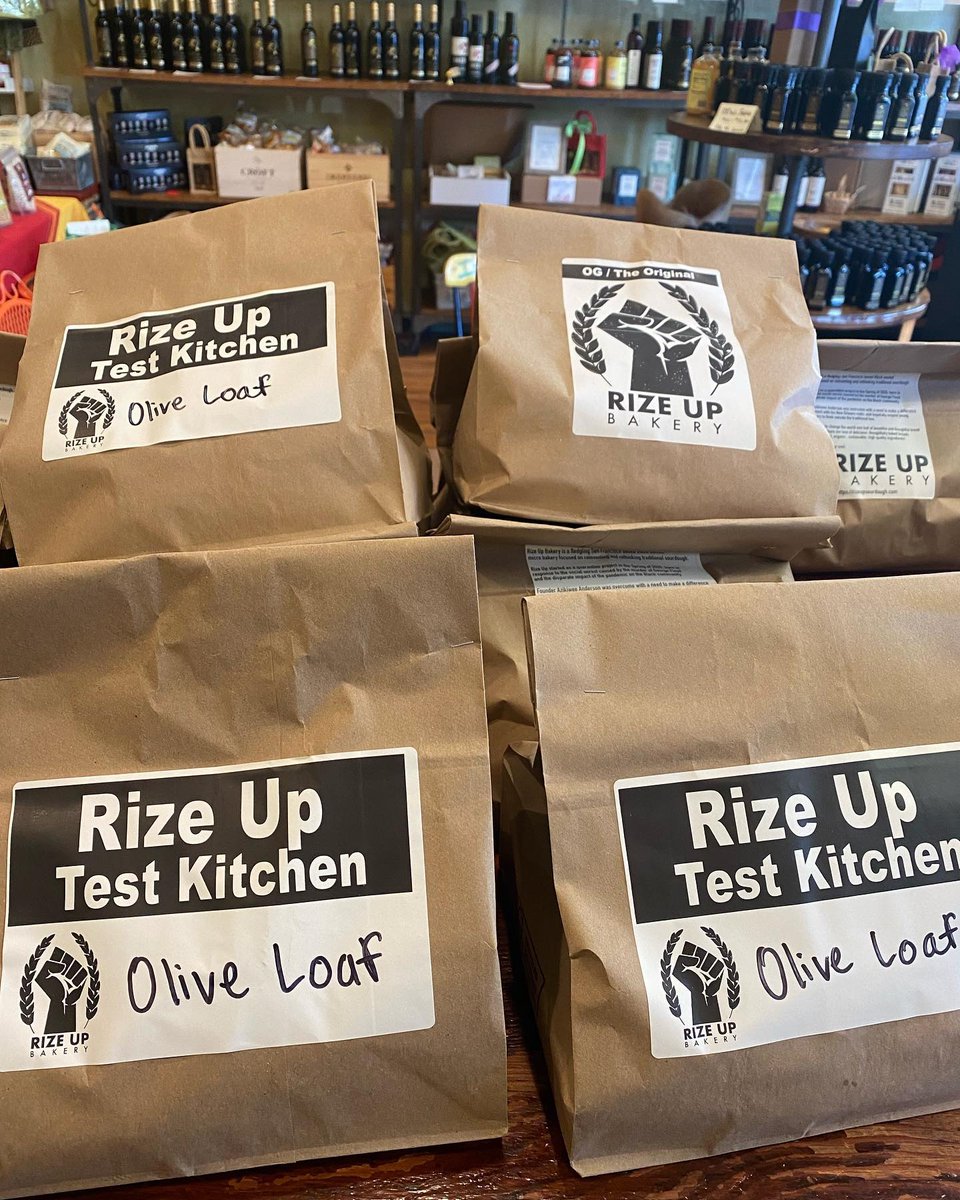 RizeUpBakery's tweet image. Olive This Olive That has a special place in our bread-loving hearts! You can find our loaves here (including UBE on Sat) 3 days a week (Fri/Sat/Sun)!! 🫒🍞⁠
⁠
Drop by, check them out, buy some bread, and tell them how much we love them for us!! 🫶🏾 

#olivebread #sourdough