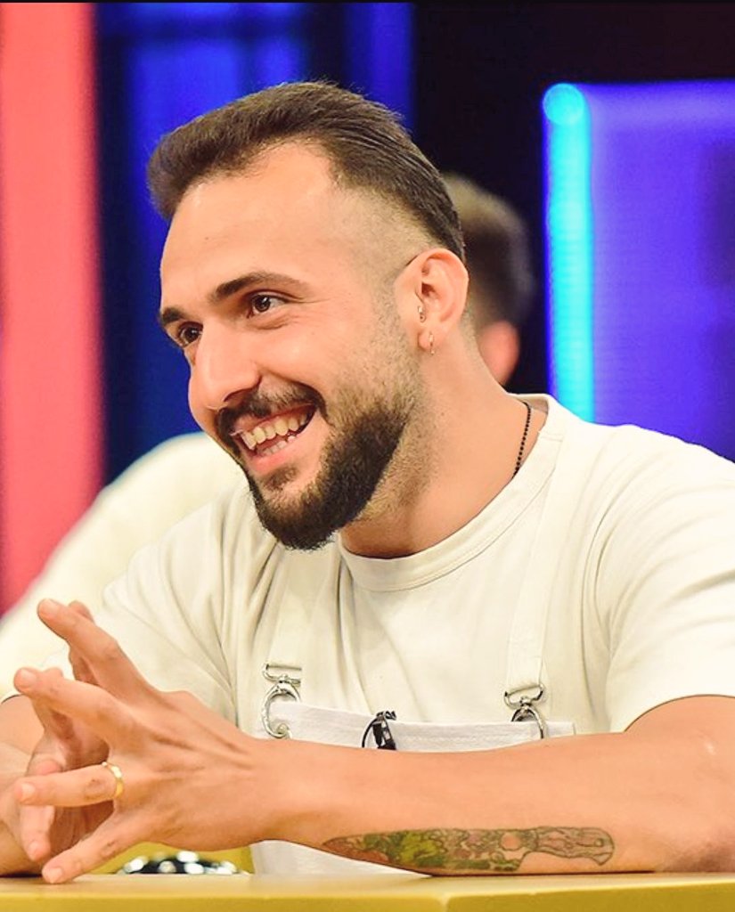 _sarpingo_'s tweet photo. bir müddet "ayıya dayı" diyelim gün gelince hepsi rakibimiz, hepsini evelallah yeriz:)) 🙃

#MasterChefAllStar https://t.co/VBUlwfUvVY