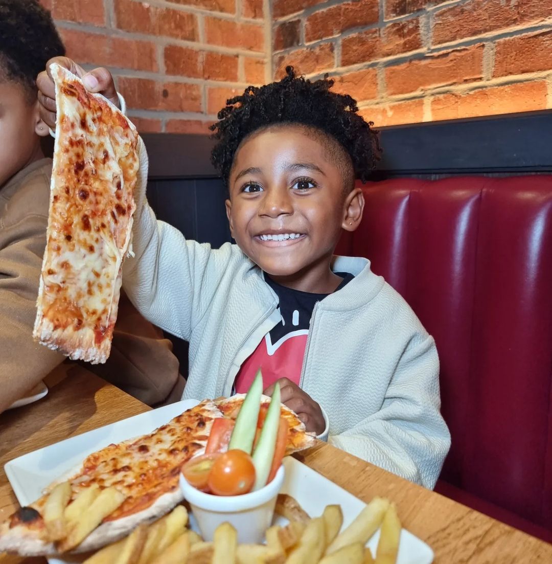 That first bite be like 🤩🍕🙌🏻 Looks like the new kid's menu got a big thumbs up from @theolifamily7 😎