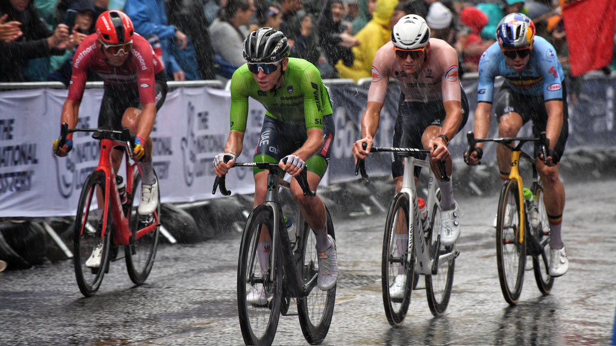 atmoorehead's tweet photo. The top 4 riders racing through the rain on the streets of Glasgow yesterday.

#GlasgowScotland2023 https://t.co/32jo1WIsYp