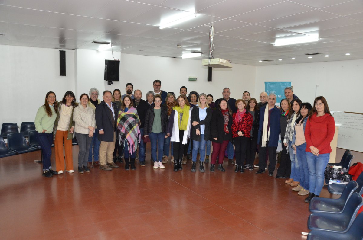 AbordajeSalud's tweet photo. Consejo asesor de regiones 7 y 12.
Seguimos trabajando sobre los ejes acordados en el #CORESA ampliado del mes de junio.
Hoy estuvimos en el Hospital Héroes de Malvinas de #Merlo abordando las líneas de acción para mejorar el acceso a la salud en Desarrollo Infantil. 
@saludbap https://t.co/balcRlvJCa