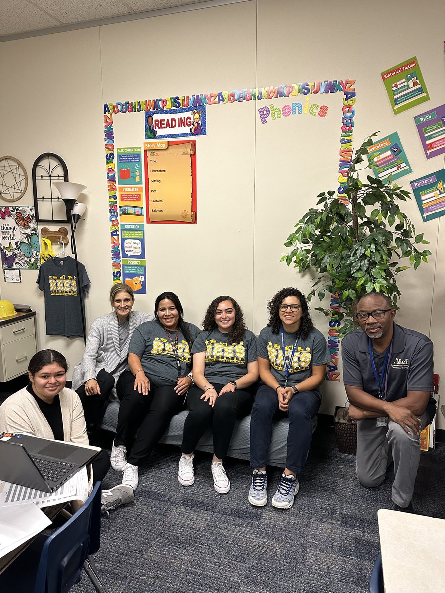 Mrs.Gomez (@mrsgomez_teach) on Twitter photo We caught Mr.Mike! #TheTechGuy #2ndGrade #TheLifeOfAStar23 <a href="/ReesStars/">Rees Elementary (Performing & Visual Arts Academy)</a> <a href="/msangiereyes/">Angie Reyes</a> <a href="/AliefTech/">AliefDigitalLearning</a> We caught Mr.Mike! #TheTechGuy #2ndGrade #TheLifeOfAStar23 <a href="/ReesStars/">Rees Elementary (Performing & Visual Arts Academy)</a> <a href="/msangiereyes/">Angie Reyes</a> <a href="/AliefTech/">AliefDigitalLearning</a>