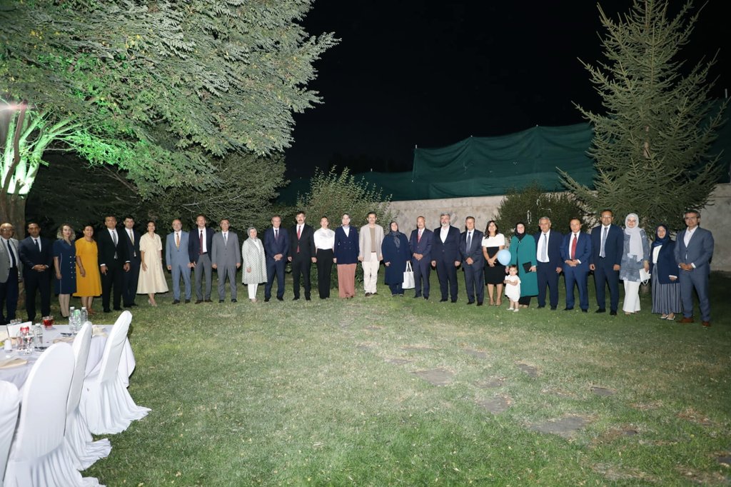 MehmetTaytakMHP's tweet photo. Afyonkarahisar Valimiz Doç. Dr. Kübra Güran Yiğitbaşı Hanımefendi' nin Afyonkarahisar il Emniyet Müdürümüz Ali Temiz onuruna verdiği veda yemeğine katıldık. https://t.co/TOPV9z8DwZ