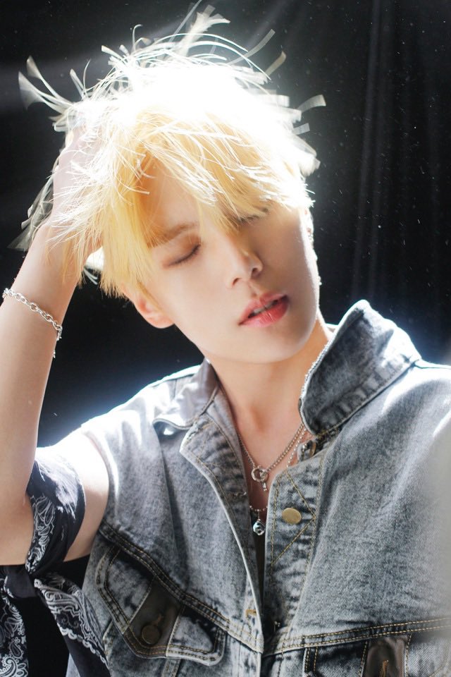 min5raebebe's tweet photo. I will always simp for this Minhyuk - it’s one of my favourite but also most deadly shoots to this day 🫠💛 https://t.co/STBdaVIgQT