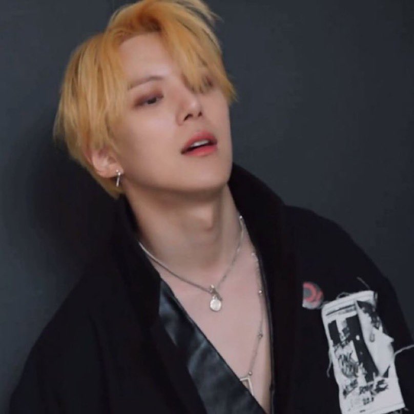 min5raebebe's tweet photo. I will always simp for this Minhyuk - it’s one of my favourite but also most deadly shoots to this day 🫠💛 https://t.co/STBdaVIgQT
