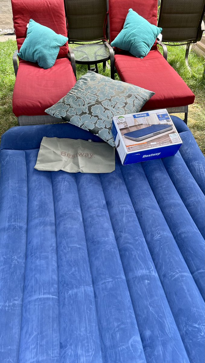 rdrnr6's tweet photo. I got to try for Free via @tryazon  @bestway_us Queen air mattress. This all in one mattress has to be the easiest air mattress I have ever used! Everything is self contained and is to inflate and deflate. This will be going with me camping!  #BestwaySummerOfSleep #BestwayUS https://t.co/OFY2mDprTG