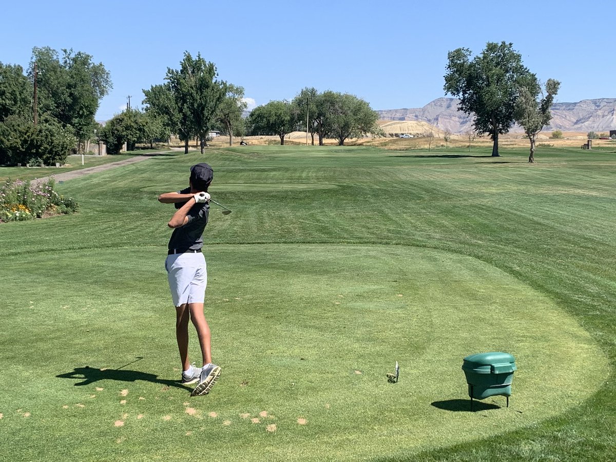 Start of the 2023 Season for the Montrose Boys Golf Team at Bookcliff Country Club! Go Red Hawks!