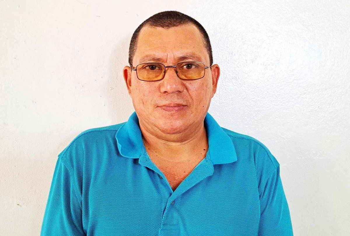 ITROriginal's tweet photo. 🚨TRES DORITOS DESPUÉS: Carlos José Figueroa Martínez, fue denunciado en redes sociales por un acto de intolerancia en contra de una mujer y su acompañante, sobre la carretera que de Quezaltepeque conduce hacia San Salvador.

📌Ya fue capturado en Quezaltepeque, La Libertad. https://t.co/TiJaTPxlzx