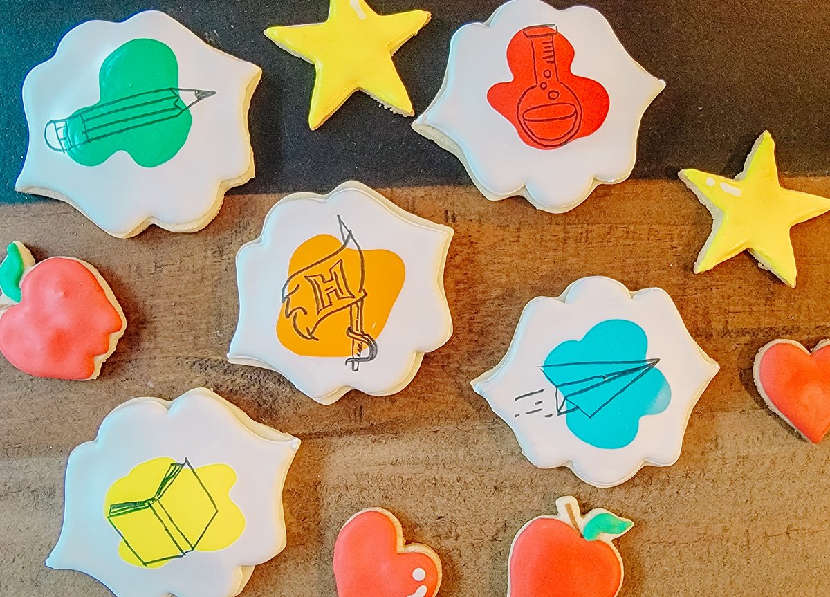 StephSuttles's tweet photo. If anyone in the Hoover area is looking for back to school cookies, shoot me an e-mail at sohosweetscookies@gmail.com. :) https://t.co/RR7fHjlC5A