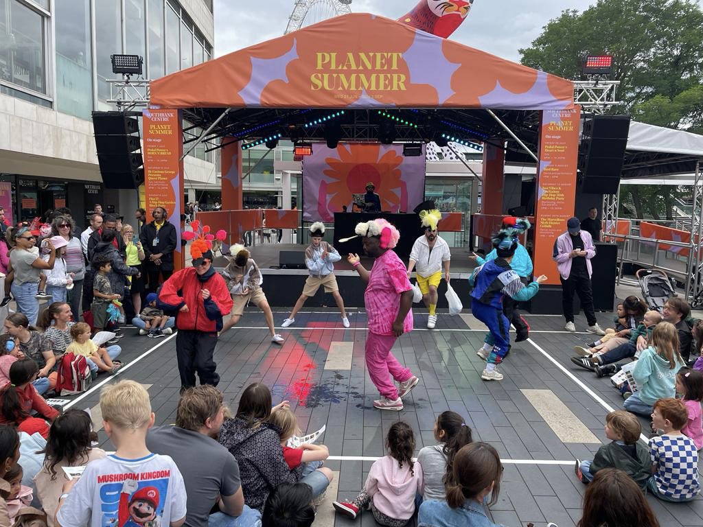 DeDomenici's tweet photo. I spent yesterday afternoon dressed as a yellow-crested cockatoo, as part of @AuditionProject’s #BirdRave at @SouthbankCentre’s #PlanetSummer2023!
https://t.co/joxB2R4R39
🪩🦜🦩🕊️🐤🦉🦢🦅🐓🐧🦆🐥🐦
#MissHighLegKick
#YellowCrestedCockatoo
#DancefloorOrnithology
#SouthbankCentre https://t.co/4uGtMXURkd