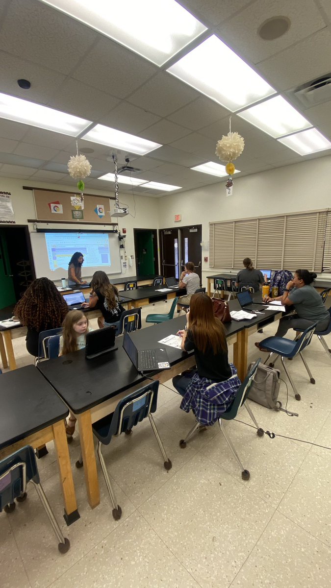Campus Day at the Hill! Our Holly Hill School family welcomes our new members as we learn about  accessing student data, creating Nearpods, and being resilient.@VCSNewTeachers <a href="/VolusiaRecruits/">Volusia Recruits</a> <a href="/mrroa/">Meg Roa</a> <a href="/teachingmatters/">Teaching Matters</a> @HHSK8Knights
