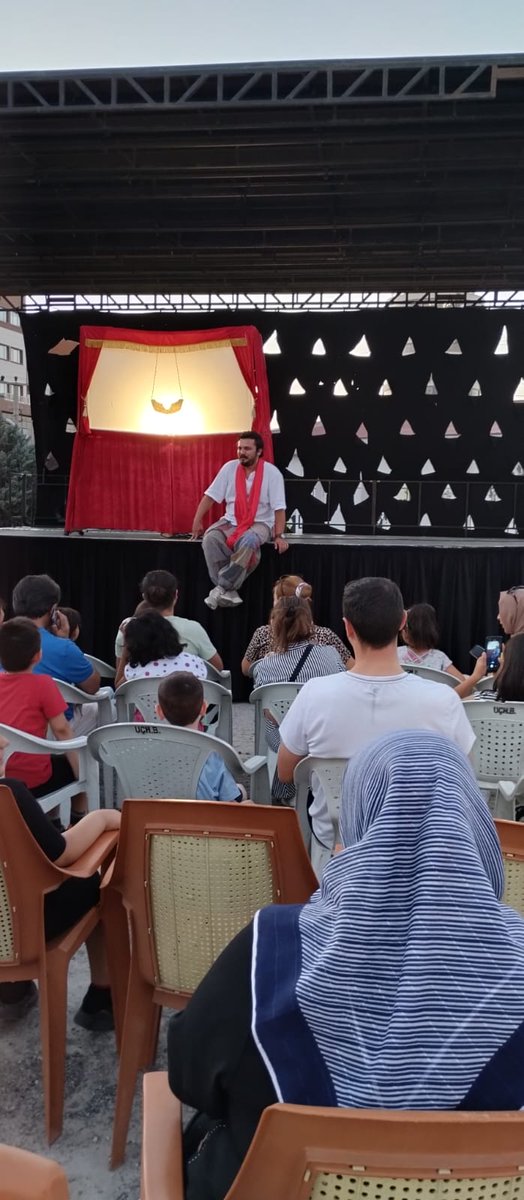 devtiyatro's tweet photo. Kapadokya Balon ve Kültür Yolu Festivali kapsamında Devlet Tiyatroları, minik sanatseverlere oyunlarını sahnelerken atölye çalışmasıyla eğlenceli dakikalar geçiriyorlar. 
“Karagöz Hacivat Gölge Oyunu Tasvir Yapımı ve Oynatımı” Atölyesi ve  Konya Devlet Tiyatrosu "Kurbağa Vırak" https://t.co/prtRSdVVhu