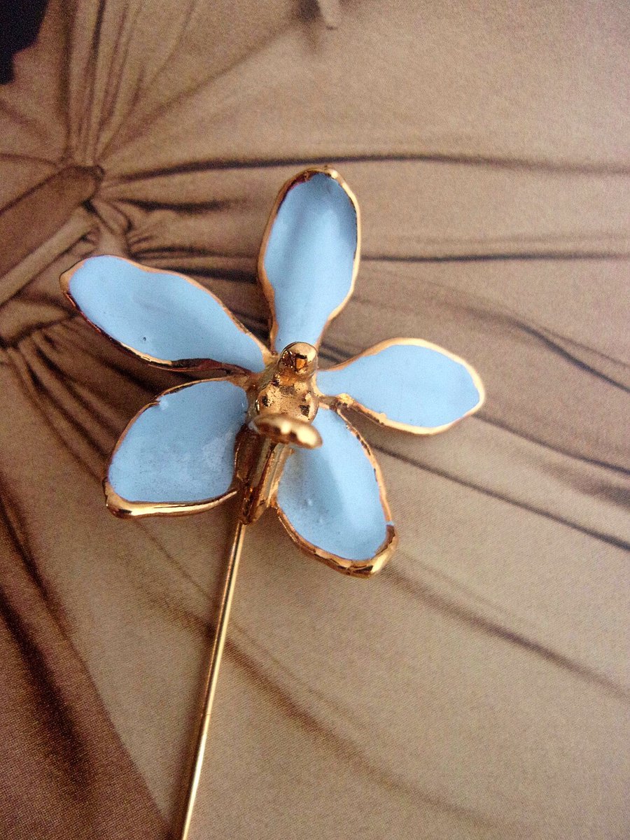 renaissancefai's tweet image. etsy.com/listing/153958…
#stickPin #vintage #enamel #floral #flower #bue #powderBlue #22KT #goldFilled #feminine #goldtrim #lightBlue #22KTGF #giftforHer #elegant #keepsake