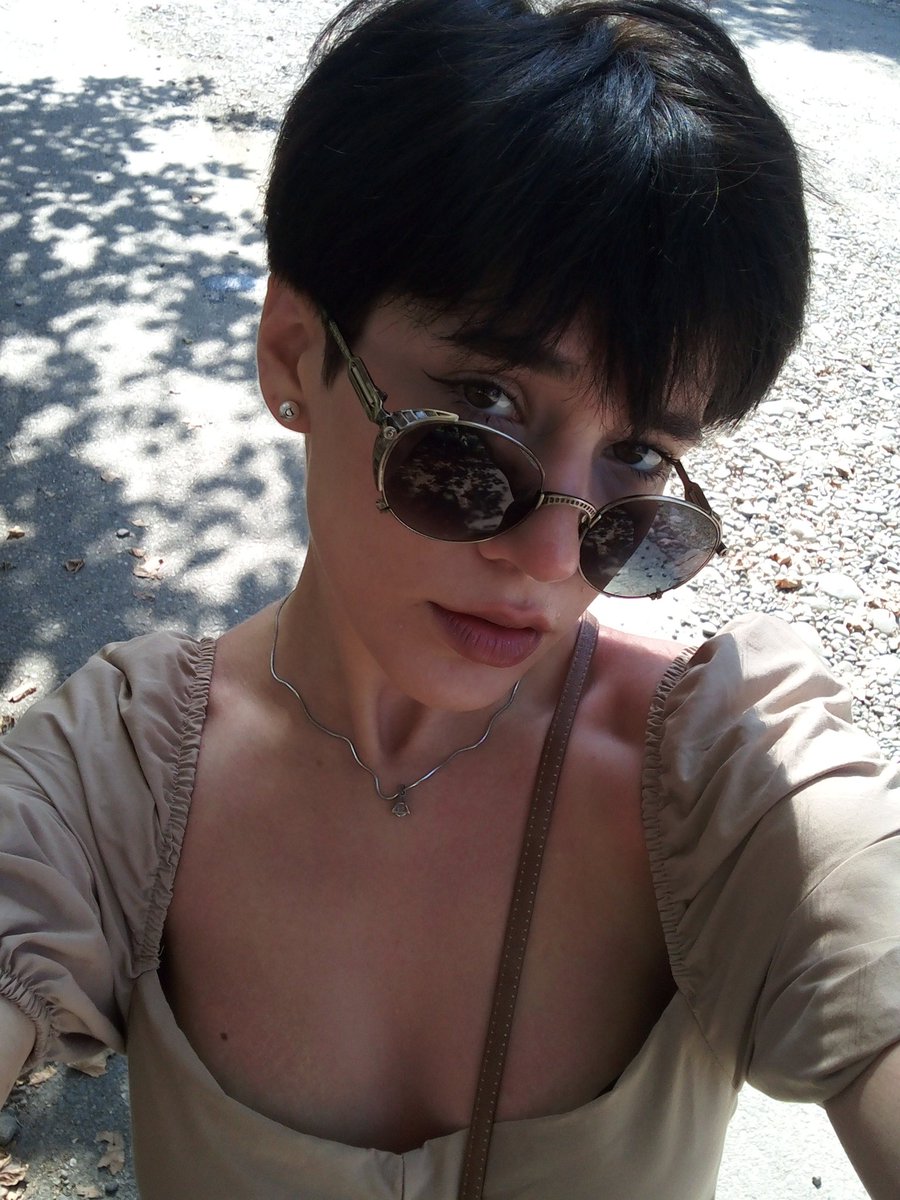 Summer_Luna_'s tweet photo. Это я сегодня в платье была 
Первый раз за три года, я снова надела платье😭💪💪 https://t.co/gd0sFHosIM