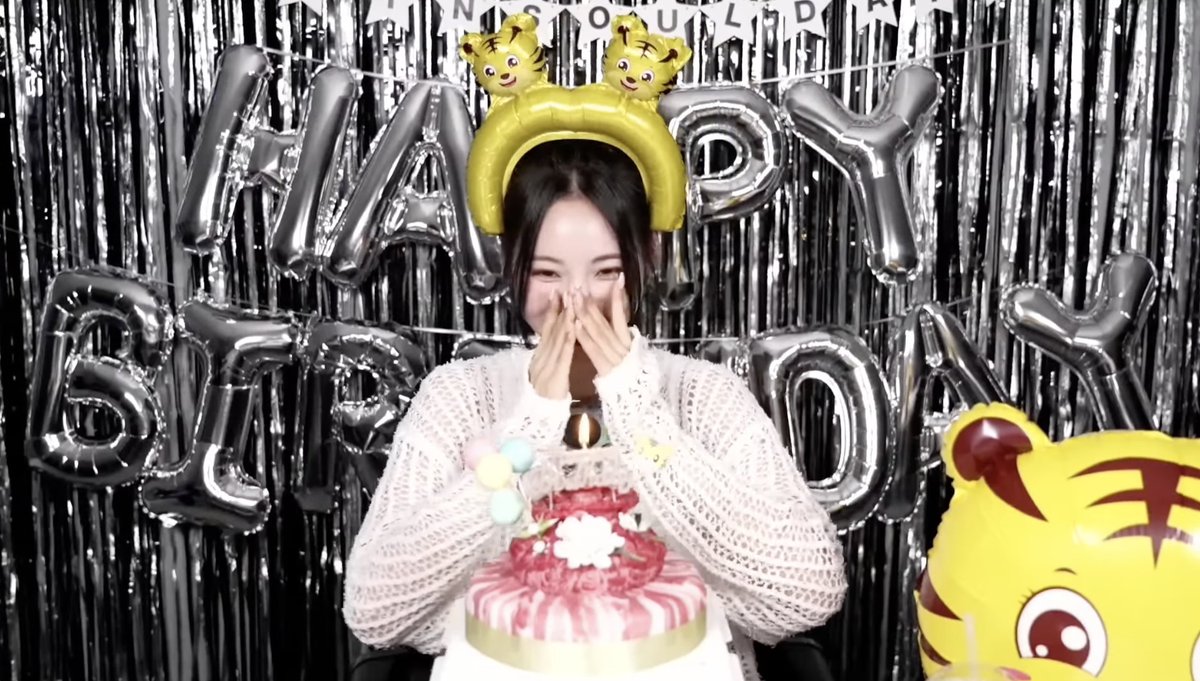 BE4RTW's tweet photo. aprovecho mi tiempo para escuchar ⁦#mׅi𝕥suri͠で歌う໑𝑟ain⁩ y a la vez mirar el live de esta bonita #誕生日𖤝𓈒࣪·𝑙i𝗏͜͡e⁩ muy bueno todo.

⠀⠀⠀⠀ ꪔ̤̮ㅤ𓍢ִ໋𝐃αbınଓ    우편      #DᕈR https://t.co/L5KAU7sInc