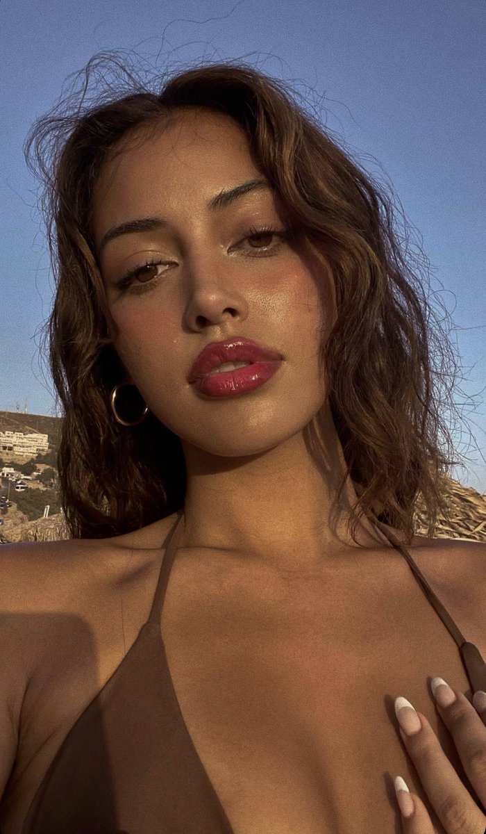 folklorestill's tweet photo. you name on my lips, tounge tied &amp; free rent, living in my mind https://t.co/v8vS8mWWd9