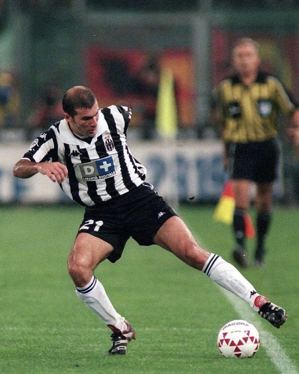 juvefcdotcom's tweet photo. 🤍🖤 https://t.co/D04XiFwmW7