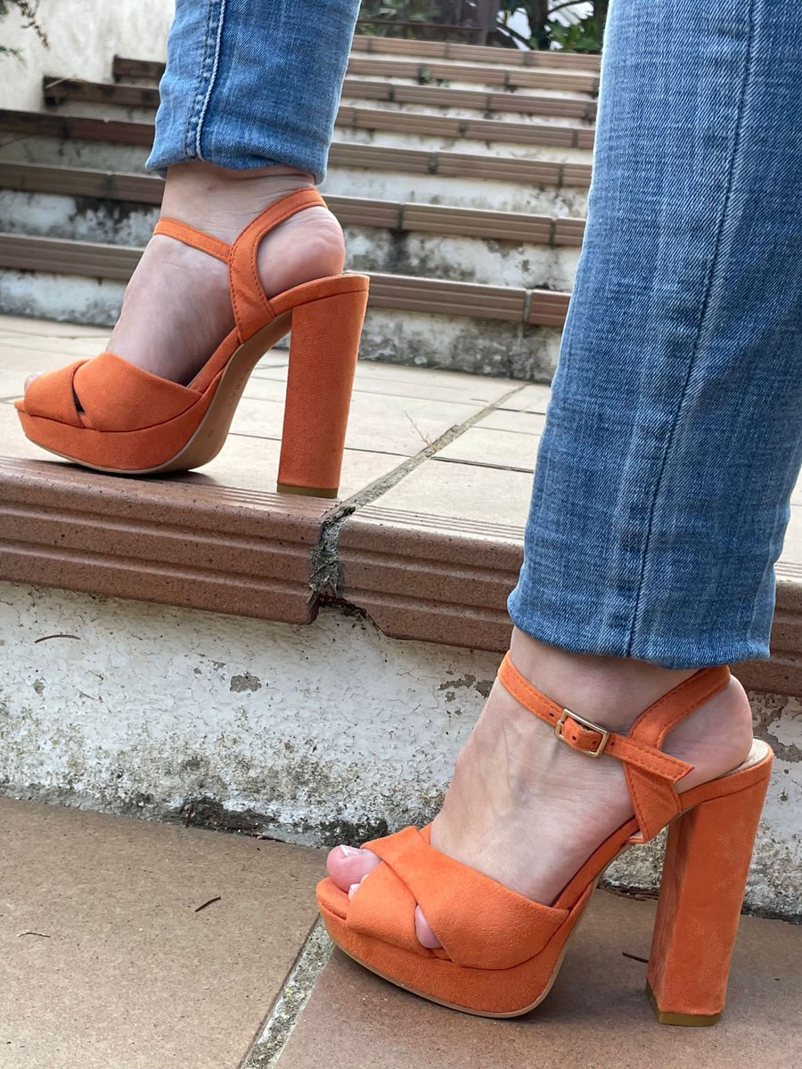 chloebv2000's tweet photo. Quieres que te pise?😈
Do you want me to step on you?😏
#pies #piesbonitos #pieshermosos #piespequeños #piesdulces #onlyfans #feetfinder #footlove #feet #feetfethish #feetcontent #feet #ventapies #ventadepies #comprapies #compradepies https://t.co/rrfhr2a24J