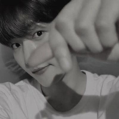 Lord_Byun04's tweet photo. نام: بکهیون 
نام‌ خانوادگی: بیون
تاریخ تولد: May 6, 1992
مشخصات:
صاحب قابل اعتمادترین دست‌ها، محکم‌ترین شونه برای تکیه دادن و پر نورترین لبخند برای خوشحال بودن و زیباترین چشم‌ها برای آروم شدن....
@B_hundred_Hyun https://t.co/xeiqiqo6ya